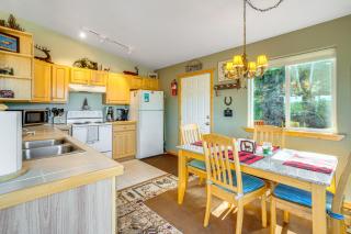 Deck and Views Pet-Friendly Cabin in Jefferson! - 5