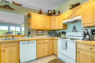 Deck and Views Pet-Friendly Cabin in Jefferson! - 3