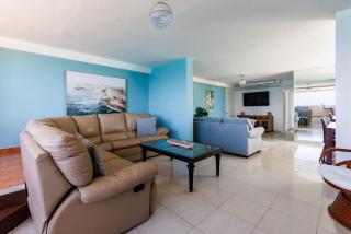 Skyview Sanctuary 4BR with Exclusive Beach Entry - San Juan - 4