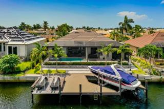 New Listing I Luxurious Waterfront 4 Bed Island Retreat - 7