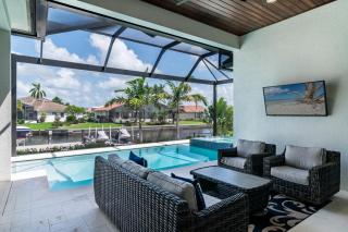 New Listing I Luxurious Waterfront 4 Bed Island Retreat - 4