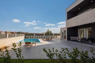Villa with pool near sandy beach - by TRAVELER tourist agency Krk - ID 2224 - Privlaka (Brevilacqua) - 6