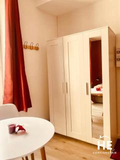 Suite Hibiscus - Cocon Romantique & Jacuzzi Privé - Montargis - 2