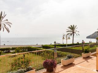 Ap Castell Beach - 4