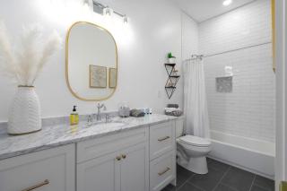 NEW Urban Elegance - Scenic 2BR City Views - 3