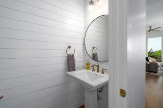 NEW Urban Elegance - Scenic 2BR City Views - 1