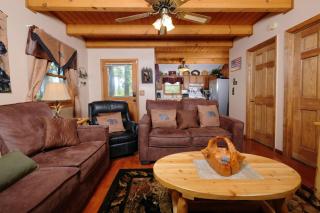Cozy 2BR Hot Tub Free Attraction Tickets - Gatlinburg - 4