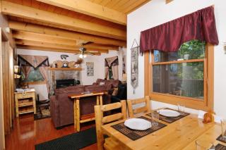 Cozy 2BR Hot Tub Free Attraction Tickets - Gatlinburg - 1