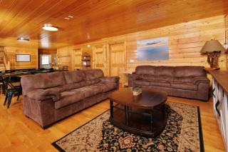 Spacious 8BR Sleeps 25 VIEWS! Prime Location - Sevierville - 4