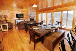 Spacious 8BR Sleeps 25 VIEWS! Prime Location - Sevierville - 2