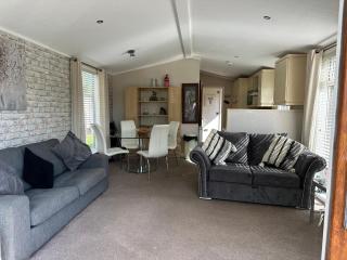 Wentworth Lodge - 9
