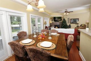 2BR Condo Walking Distance to Downtown Gatlinburg FREE Attraction Tickets - Gatlinburg - 2