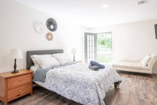 Luxe Retreat with Fireplace, WiFi, Parking in Ski Country - Vernon - 6