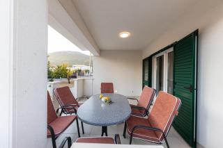 3 Bed Apt Sleeps 6 - Large Terrace & Free Parking - 8