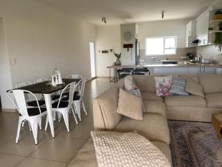 Windhoek Holiday Apartment - 4