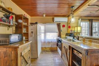 Branson Area Couple's Cabin w/ Wraparound Porch! - 8