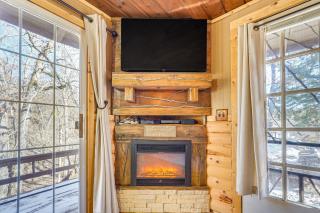 Branson Area Couple's Cabin w/ Wraparound Porch! - 4