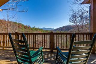 Relaxing 3BR w Amazing VIEWS! Hot Tub Pool Table FREE Attraction Tickets - Sevierville - 0