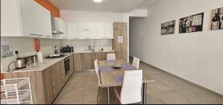 Cozy Apartment 2 bdr 2 bth Terrace near Promenade - Il-Gżira - 5