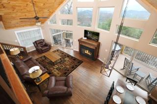 NEW Cozy 3BR w Spectacular VIEWS Hot Tub FREE Attraction Tickets - Sevierville - 3