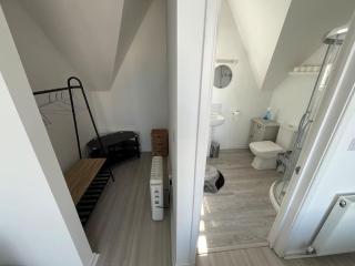 Bedroom with en-suite bathroom and terrace - 2