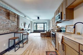 1 BR Apartment with Full Kitchen and Great Location - 9