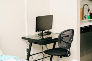 Studio Suite - No Steps - Walkable & Free Parking - 5