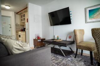Steps from Foxwoods- Beachfront Retreat with Pools - San Juan - 8