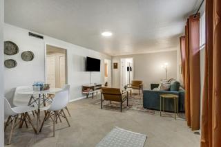 Cheerful Cove - Cozy Basement Centrally Located - 2