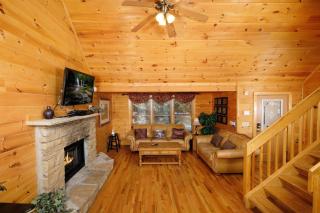 Cute and Cozy 2BR Hot Tub Pool Table FREE Attraction Tickets - Gatlinburg - 7
