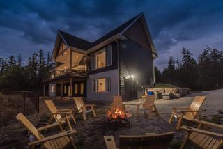 Huronia Luxury Lakefront Views & Game Room! - Red Bay - 0