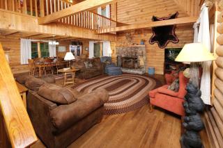 Creekside Spacious 4BR Sleeps 12 Hot Tub FREE Attraction Tickets - Gatlinburg - 5