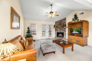 Hillbilly Hilton Mountain Luxury, Country Charm - 9