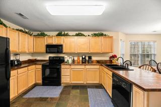 Hillbilly Hilton Mountain Luxury, Country Charm - 5