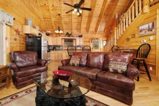 Romantic and Spacious 1BR Gameroom Hot Tub FREE Attraction Tickets - Pigeon Forge - 9