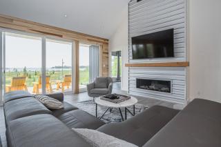 Huronia Luxury Lakefront Views & Game Room! - Red Bay - 7