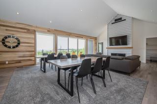 Huronia Luxury Lakefront Views & Game Room! - Red Bay - 4