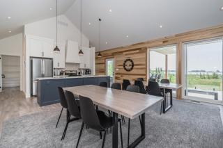 Huronia Luxury Lakefront Views & Game Room! - Red Bay - 3