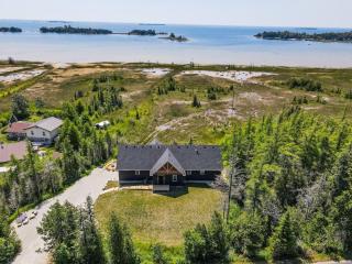 Huronia Luxury Lakefront Views & Game Room! - Red Bay - 9