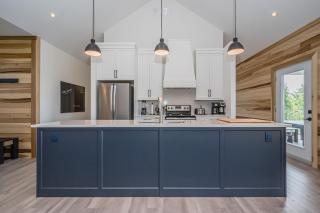 Huronia Luxury Lakefront Views & Game Room! - Red Bay - 1