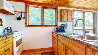 Waterfront Bliss Near Tobermory - Miller Lake - 4