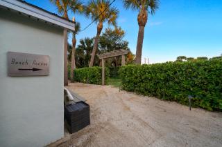 Boutique Vacation Rental Complex At Beach - Cocoa Beach - 3