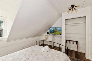 Highland Cabin Jacuzzi Close To Slopes & Village - Big Bear Lake - 7