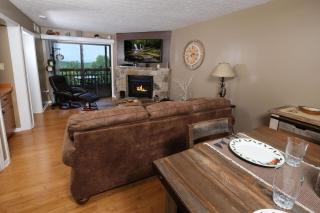 2BR Condo w VIEWS! 7 Min to Downtown Gatlinburg - Gatlinburg - 4