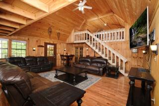 Spacious Creekside 6BR FIRE PIT Hot Tub FREE Attraction Tickets - Pigeon Forge - 3