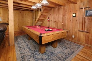 Spacious Creekside 6BR FIRE PIT Hot Tub FREE Attraction Tickets - Pigeon Forge - 1