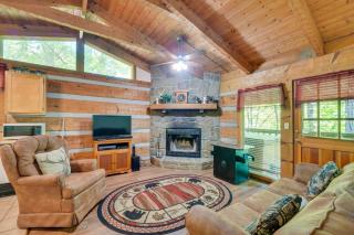 Gatlinburg Cabin with Hot Tub about 6 Mi to Downtown! - Gatlinburg - 0
