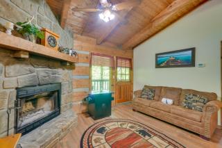 Gatlinburg Cabin with Hot Tub about 6 Mi to Downtown! - Gatlinburg - 7
