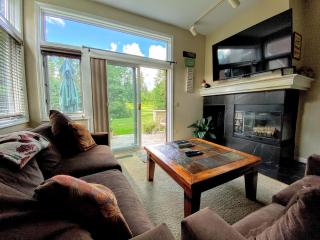 F3 Well appointed Townhome a short walk to the Mount Washington Hotel 1 minute to ski area - 8