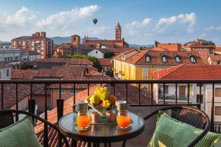 Panoramic Alba View, 2 Bedrooms with King Beds, Free Parking - La Dolce Vista - Alba - 0
